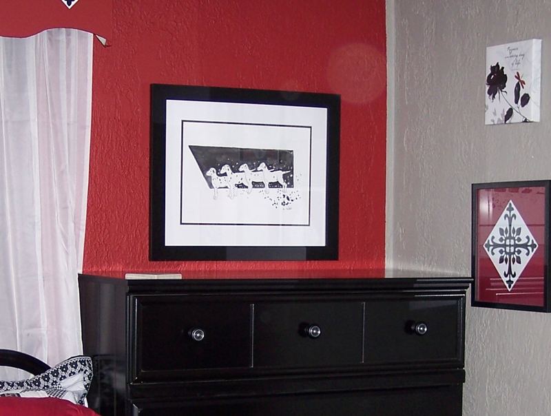 Black & White & Red All Over Wall Decor – photo 1