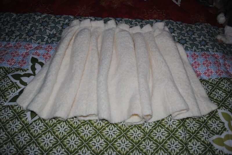 Chubby Fashionista Christmas Cape – photo 10