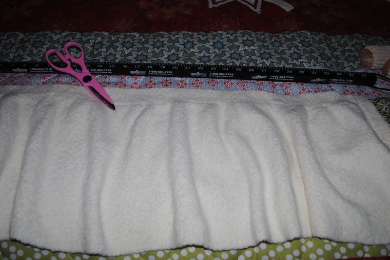 Chubby Fashionista Christmas Cape – photo 6