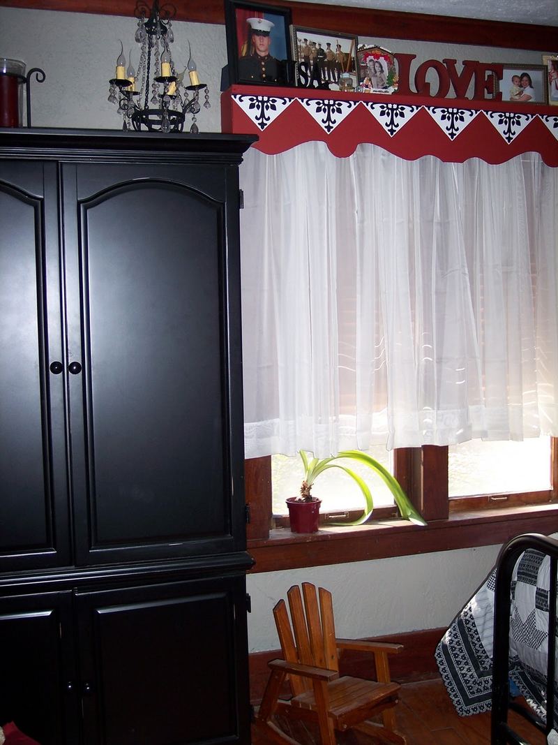 Black, White and Red Bedroom Makeover – photo 1