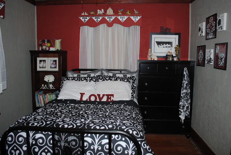 Black, White and Red Bedroom Makeover – photo 16