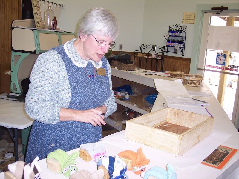 Aunt Linda's Soapmaking Class – photo 3