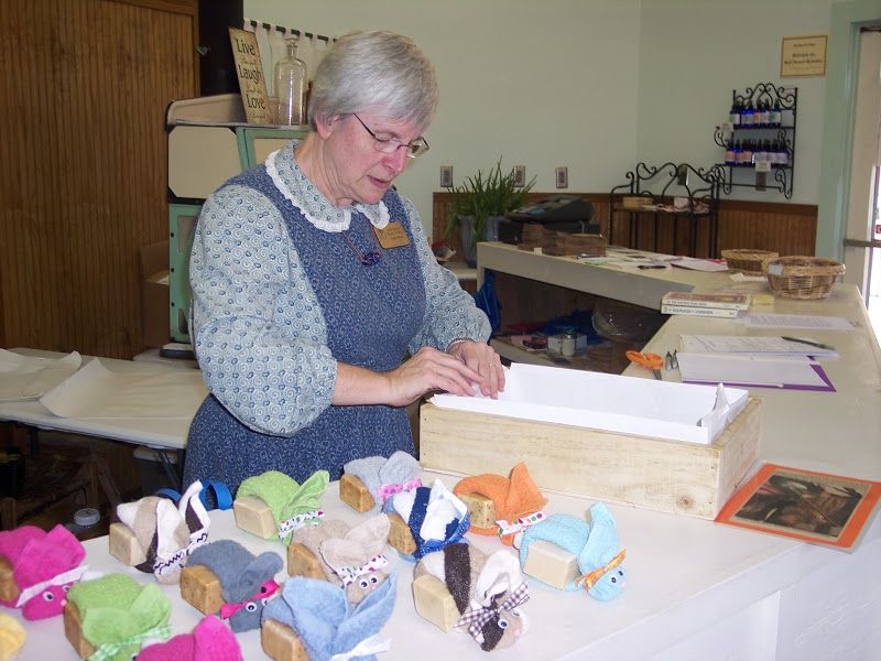 Aunt Linda's Soapmaking Class – photo 8