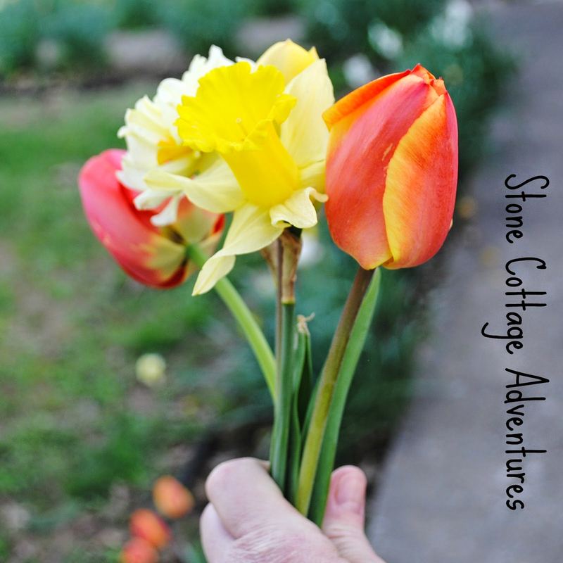 A Bouquet Arranged "By Hand" Tutorial – photo 5