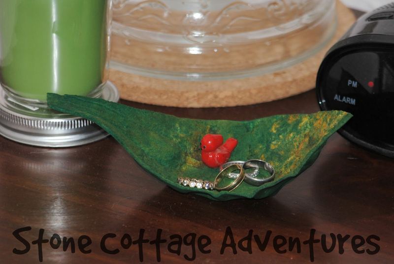 Leaf Ring Holder from just a Scrap – photo 1