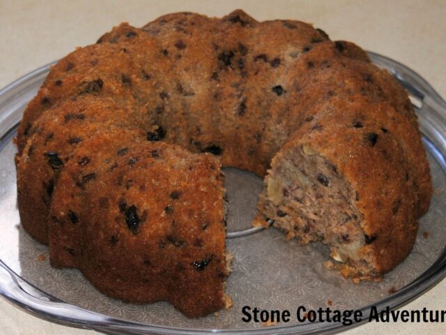 Applesauce Apple Cake